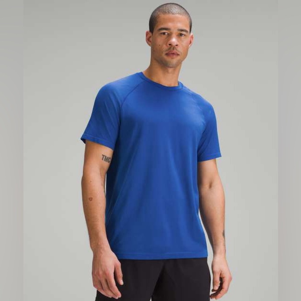 Lululemon Men’s Large Metal Vent Tech Short Sleeve Shirt Blue